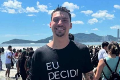 Renan Bolsonaro apresenta mocao de repudio contra Lula.jpg