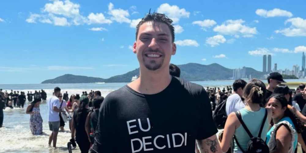 Renan Bolsonaro apresenta mocao de repudio contra Lula.jpg