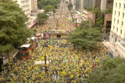 SP Tempo fechado nao espanta manifestantes em ato na Paulista.jpg