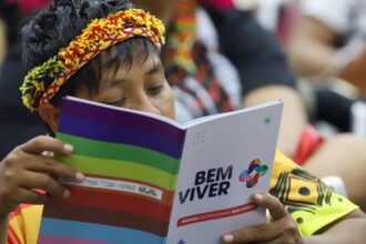 proteger-pessoas-lgbtqiapn-e-o-intuito-de-manual-lancado-pelo-governo-lancamento-do-manual-integra-o-seminario-bem-viver-e-direitos-humanos-lgbtqia-indigenas-foto-clarice-castro-mdhc-tvt-news