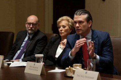 secretario-de-trump-retira-381-livros-sobre-raca-genero-e-sexualidade--pete-hegseth-e-um-dos-mais-radicais-no-combate-a-suposta-ideologia-de-genero--foto-casa-branca-tvt-news