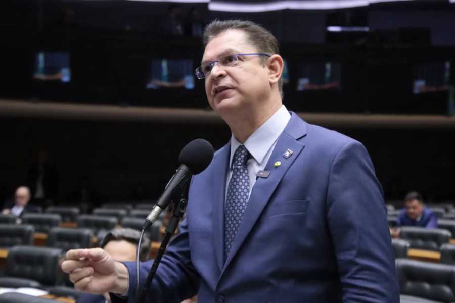 Sostenes Temos 217 assinaturas para urgencia do texto por anistia.jpg
