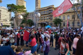 Tarcisio anuncia R 544 mi de bonus apos professores marcarem.jpg