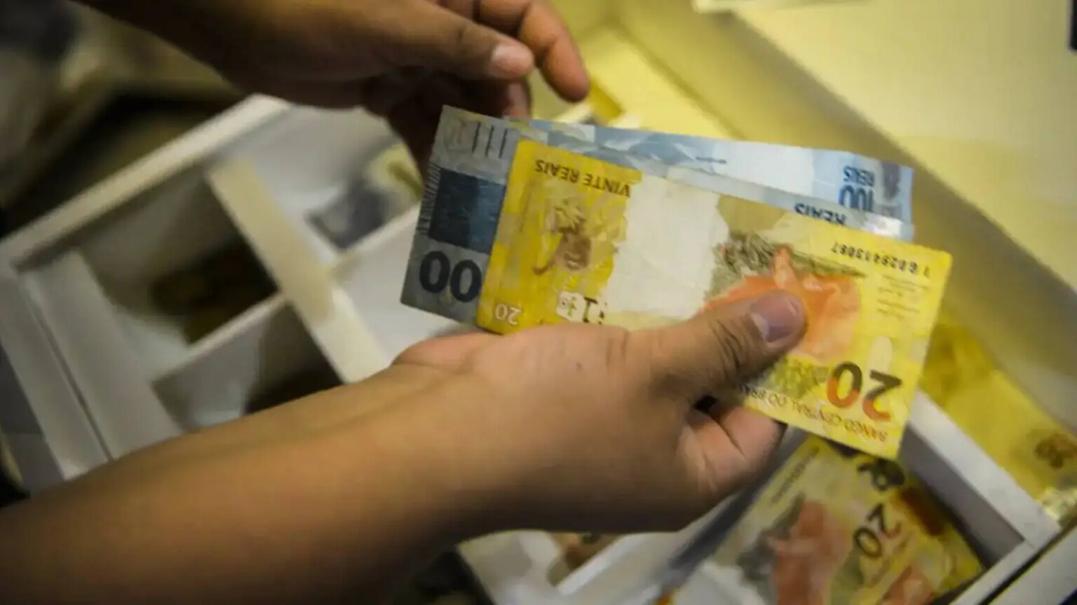trabalhador-pode-trocar-dividas-mais-caras-por-consignado-clt-no-programa-taxas-estao-um-pouco-acima-de-3-por-cento-ao-mes-foto-marcello-casal-jr-abr-tvt-news