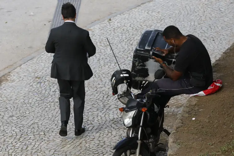 Tres em cada 10 entregadores de comida enfrentam inseguranca alimentar.webp.webp