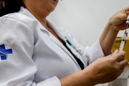 vacinacao-contra-a-gripe-comeca-nesta-segunda-7-meta-e-imunizar-90-dos-chamados-grupos-prioritarios-foto-paulo-pinto-agencia-brasil-tvt-news