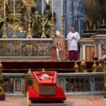 Corpo-do-Papa-Francisco-no-interior-da-Basílica-de-São-Pedro.-Foto:-Vatican-News-tvt-news