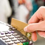 Compra com cartão de crédito - Créditos: depositphotos.com / pressmaster