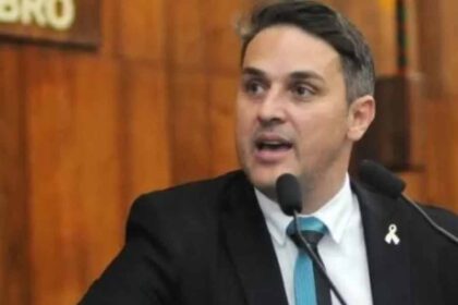 Zucco entrega dossie com denuncias de abusos contra presos dos.jpg
