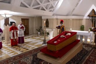 ministros-acompanham-lula-despedida-papa-roma-enterro-do-papa-francisco-ocorre-na-manha-de-sabado-26-na-praca-sao-pedro-foto-vatican-media-francesco-sforza