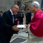 cop-30-alckmin-entrega-ao-papa-convite-para-visitar-brasil-alckmin-entrega-carta-ao-papa-leao-xiv-foto-vatican-news-reproducao-tvt-news