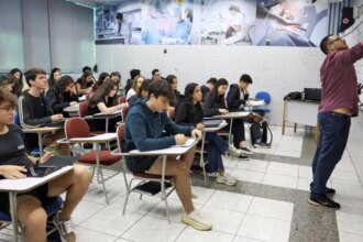 alunos-cursinhos-populares-receber-bolsa-200-por-mes-mec-habilitou-401-propostas-integrar-rede-nacional-cursinhos-populares-cpop-jose-cruz-agencia-brasil