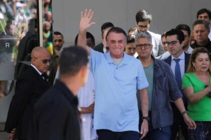 Bolsonaro recebe alta de hospital em Brasilia mas tera que.jpg