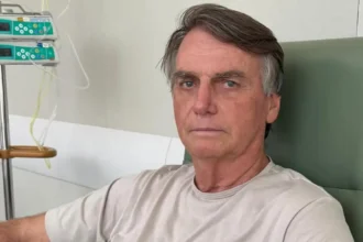 Ele – estava – internado – desde – o – dia – 13 – de – abril – Foto – @jairmessiasbolsonaro – instagram-tvt-news