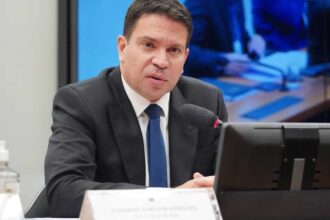 CCJ suspende acao contra Ramagem o que pode beneficiar Bolsonaro.jpg