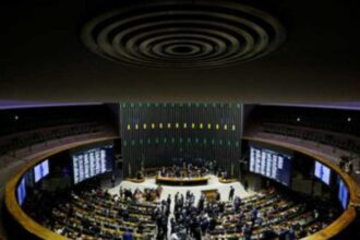 Camara aprova urgencia de projeto que amplia numero de deputados.jpg