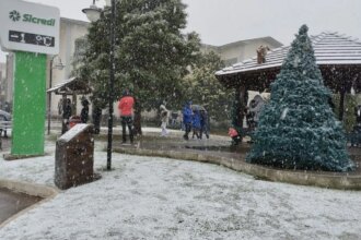 cidades-santa-catarina-rio-grande-do-sul-amanhecem-neve-frio-sao-jose-dos-ausentes-nilson-wilff-metsul-tvt-news