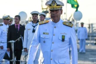 Comandante da Marinha assume ministerio da Defesa.jpg