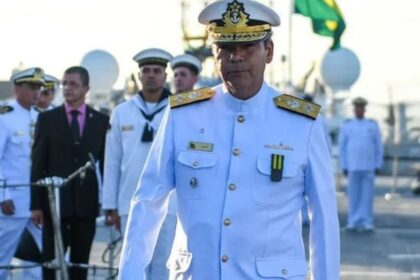 Comandante da Marinha assume ministerio da Defesa.jpg