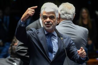 cotas-de-30-por-cento-para-negros-em-concursos-e-prazo-de-25-anos-vao-a-sancao-relator-do-projeto-humberto-costa-defendeu-texto-original-e-rejeitou-alteracoes-de-conteudo-feitas-pela-camara-foto-jefferson-rudy-agencia-senado-tvt-news