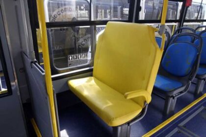 Curitiba Bebe reborn nao da direito a assento preferencial.jpg