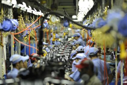desconhecimento-de-direitos-basicos-e-desafio-para-trabalhadores-ha-toda-uma-geracao-que-nao-sabe-o-que-e-13-alerta-advogado-foto-jose-paulo-lacerda-cni-tvt-news