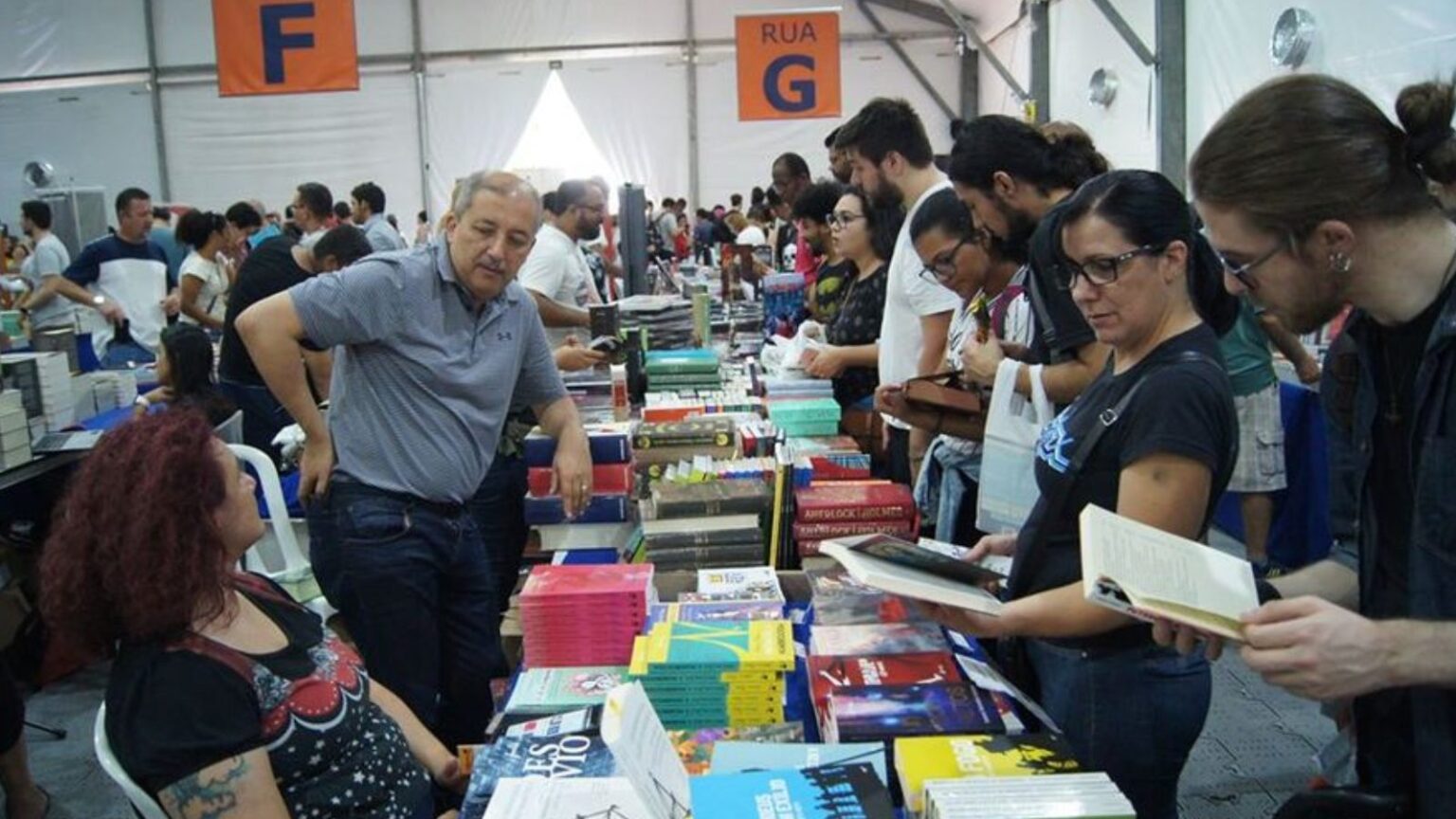 feira-livro-unesp-comeca-dia-7-desconto-50