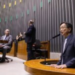 fenae-54-anos-entidade-recebe-homenagem-na-camara-dos-deputados-federacao-nacional-das-associacoes-do-pessoal-da-caixa-fenae-faz-54-anos-e-recebe-homenagem-em-sessao-solene-na-camara-dos-deputados-foto-fenae-tvt-news