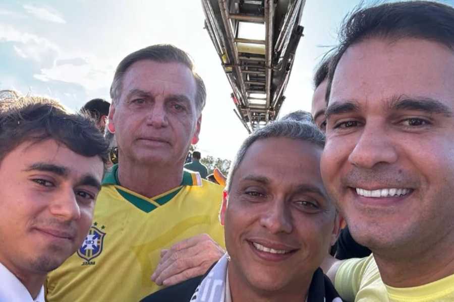 Jair Bolsonaro comparece a caminhada pela anistia no DF.jpg