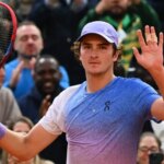na-proxima-fase-joao-fonseca-enfrenta-o-frances-pierre-hugues-herbert-numero-147-do-mundo-foto-rolandgarros-tvt-news