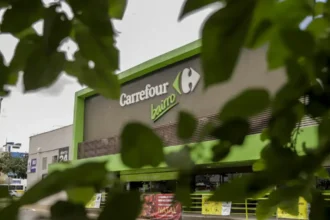 justica-torna-carrefour-reu-vazamento-oleo-santos-se-o-carrefour-for-condenado-podera-ter-que-pagar-multas-custear-projetos-ambientais-e-ter-o-estabelecimento-interditado-foto-joedson alves-agencia-brasil