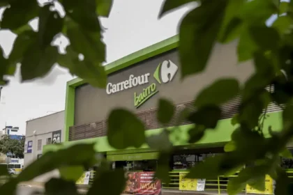 justica-torna-carrefour-reu-vazamento-oleo-santos-se-o-carrefour-for-condenado-podera-ter-que-pagar-multas-custear-projetos-ambientais-e-ter-o-estabelecimento-interditado-foto-joedson alves-agencia-brasil