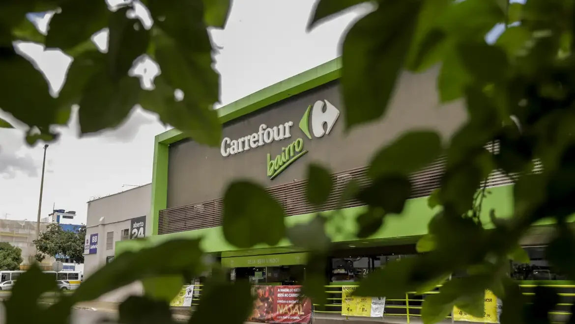 justica-torna-carrefour-reu-vazamento-oleo-santos-se-o-carrefour-for-condenado-podera-ter-que-pagar-multas-custear-projetos-ambientais-e-ter-o-estabelecimento-interditado-foto-joedson alves-agencia-brasil