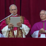 leao-xiv-habemus-papam-fumaca-branca-no-vaticano-chamine-na-capela-sistina-fumaca-branca-indica-que-o-papa-for-eleito-imagem-reproducao-vatican-news-tvt-news