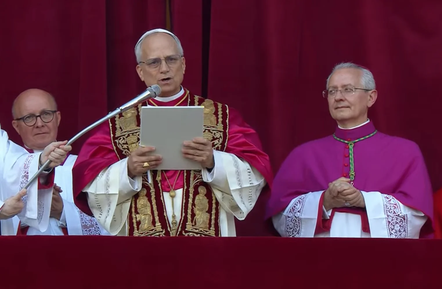 leao-xiv-habemus-papam-fumaca-branca-no-vaticano-chamine-na-capela-sistina-fumaca-branca-indica-que-o-papa-for-eleito-imagem-reproducao-vatican-news-tvt-news