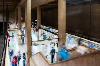 Linha Azul do metro de SP apresenta falha e restante.jpg
