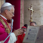 habemus-papam-fumaca-branca-no-vaticano-chamine-na-capela-sistina-fumaca-branca-indica-que-o-papa-for-eleito-imagem-reproducao-vatican-news-tvt-news