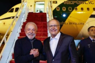 Lula inicia viagem de uma semana a Russia e China.jpg