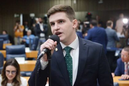 Mais votado de SP vereador quer intervalo biblico nas escolas.jpg
