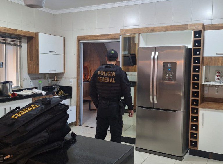 Os-investigados-podem-responder-pelos-crimes-de-invasão-de-dispositivo-informático-qualificada-e-associação-criminosa-gov-br-tvt-news