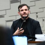 padre-patrick-revela-proposta-de-r-560-mil-para-promover-bets-religioso-tambem-criticou-ostentacao-de-influenciadores-que-iludem-seguidores-com-vida-de-luxo-foto-carlos-moura-agencia-senado-tvt-news