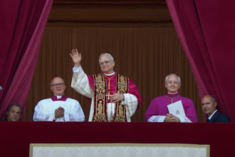 habemus-papam-fumaca-branca-no-vaticano-chamine-na-capela-sistina-fumaca-branca-indica-que-o-papa-for-eleito-imagem-reproducao-vatican-news-tvt-news