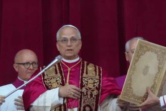habemus-papam-fumaca-branca-no-vaticano-chamine-na-capela-sistina-fumaca-branca-indica-que-o-papa-for-eleito-imagem-papa-leao_xiv-reproducao-vatican-news-tvt-news