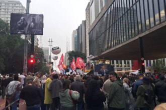professores-da-rede-publica-de-sp-fazem-greve-na-sexta-9-professores-pedem-que-reajuste-em-sp-seja-o-mesmo-do-piso-nacional-foto-ana-beatriz-alves-tvt-news-tvt-news