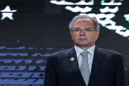 Retrato de Paulo Guedes Fica de Fora da Galeria de.jpg
