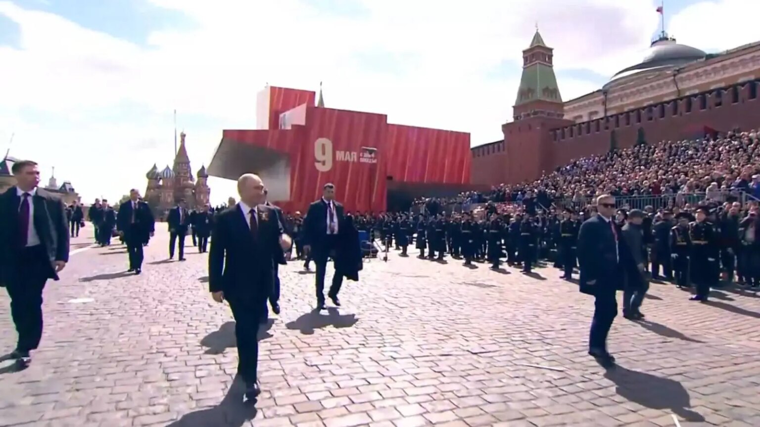 russia-celebra-80-anos-do-dia-da-vitoria-com-desfile-militar-povo-sovietico-esmagou-o-nazismo-e-salvou-o-mundo-da-escravidao-disse-putin-foto-reproducao-sputnik-brasil-tvt-news