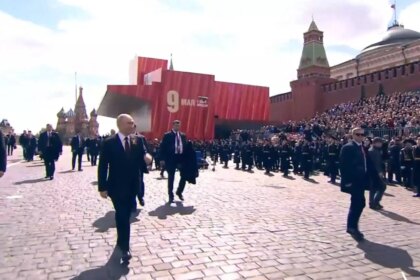 russia-celebra-80-anos-do-dia-da-vitoria-com-desfile-militar-povo-sovietico-esmagou-o-nazismo-e-salvou-o-mundo-da-escravidao-disse-putin-foto-reproducao-sputnik-brasil-tvt-news