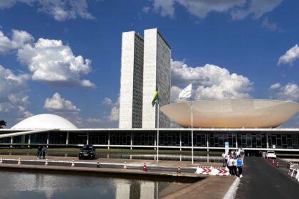 Senado aprova nova lei que muda as regras do licenciamento.jpg