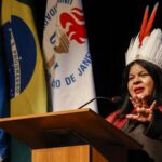sonia-guajajara-e-a-primeira-indigena-doutora-honoris-causa-da-uerj-a-gente-nao-sabe-se-chora-se-sorri-se-sente-se-paralisa-reagiu-foto-tania-rego-agencia-brasil-tvt-news
