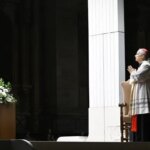 habemus-papam-fumaca-branca-no-vaticano-chamine-na-capela-sistina-fumaca-branca-indica-que-o-papa-for-eleito-imagem-reproducao-vatican-news-tvt-news